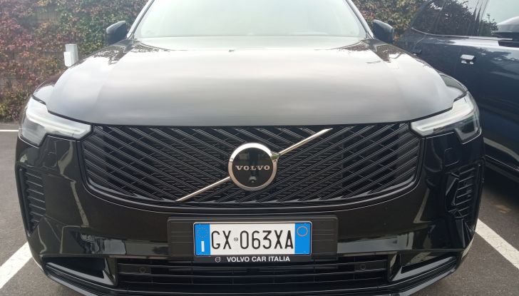 Volvo EX90 e XC90 prova su strada, consumi e prestazioni - Foto 15 di 17