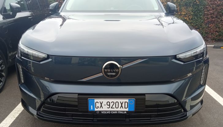 Volvo EX90 e XC90 prova su strada, consumi e prestazioni - Foto 16 di 17