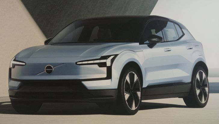 Volvo EX90 e XC90 prova su strada, consumi e prestazioni - Foto 1 di 17