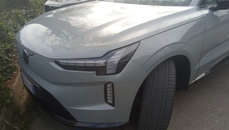 Volvo EX90 e XC90 prova su strada, consumi e prestazioni - Foto 4 di 17