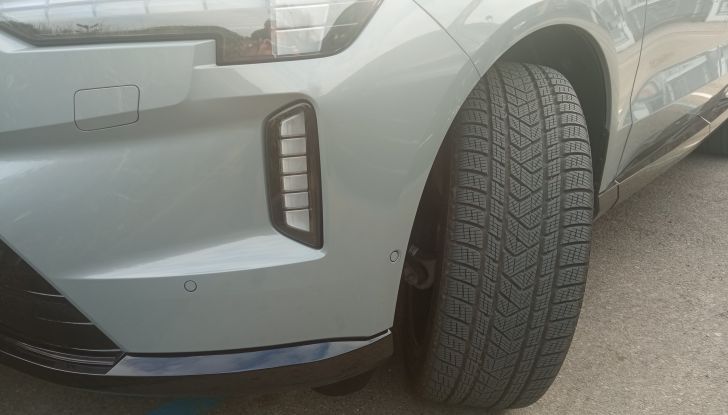 Volvo EX90 e XC90 prova su strada, consumi e prestazioni - Foto 5 di 17