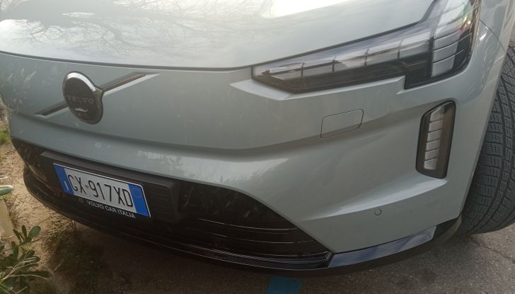 Volvo EX90 e XC90 prova su strada, consumi e prestazioni - Foto 6 di 17