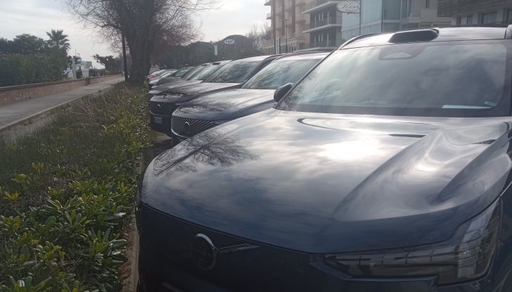 Volvo EX90 e XC90 prova su strada, consumi e prestazioni - Foto 8 di 17