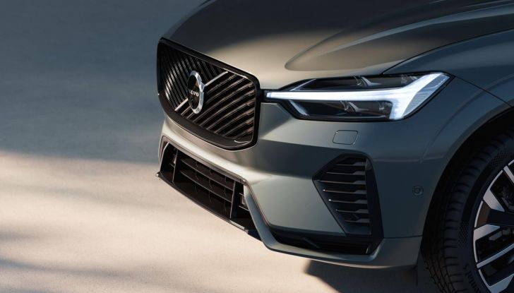 Volvo XC60 si rinnova: il nuovo restyling punta in alto - Foto 16 di 28