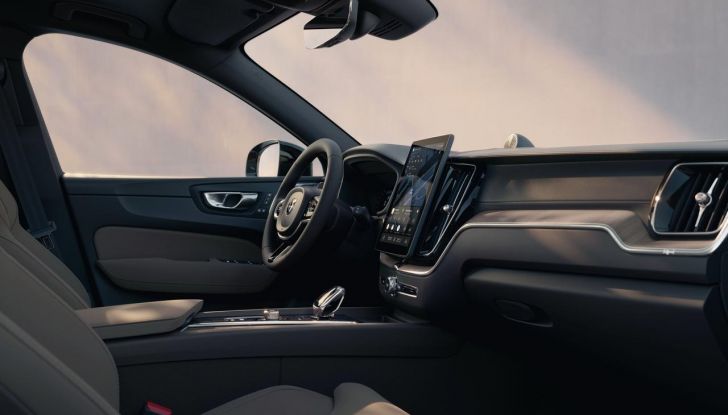 Volvo XC60 si rinnova: il nuovo restyling punta in alto - Foto 18 di 28