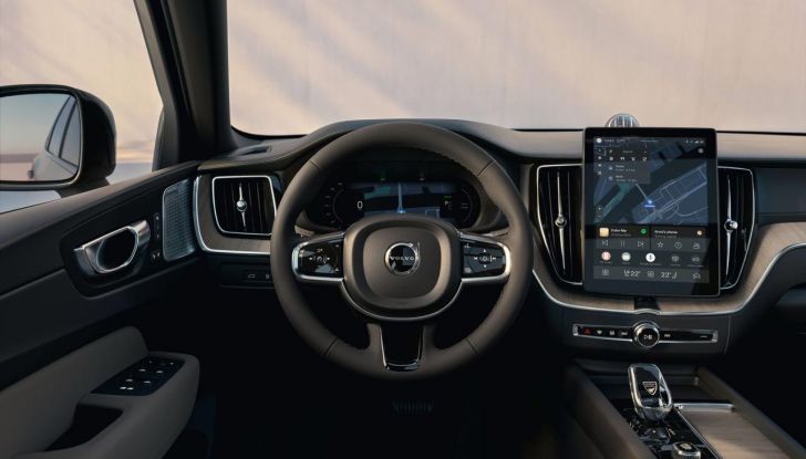 Volvo XC60 si rinnova: il nuovo restyling punta in alto - Foto 23 di 28