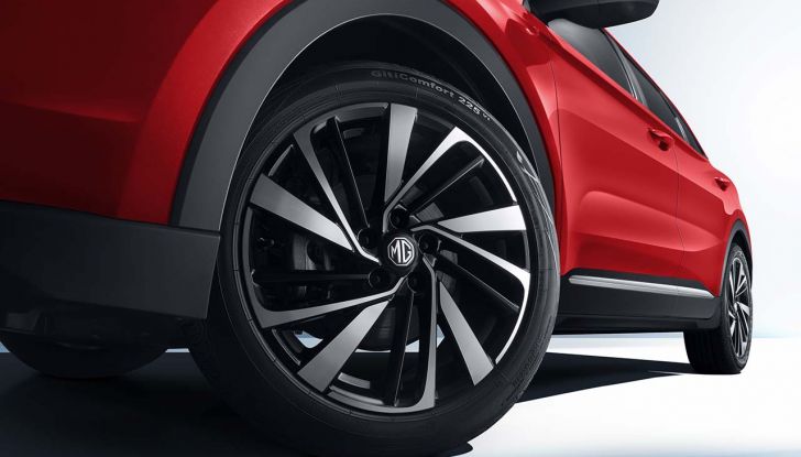 MG ZS: caratteristiche tecniche, autonomia e prezzi del SUV britannico - Foto 8 di 19