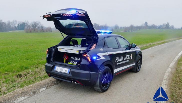 Alfa Romeo Junior in divisa: da city car a veicolo delle forze dell’ordine - Foto 25 di 36