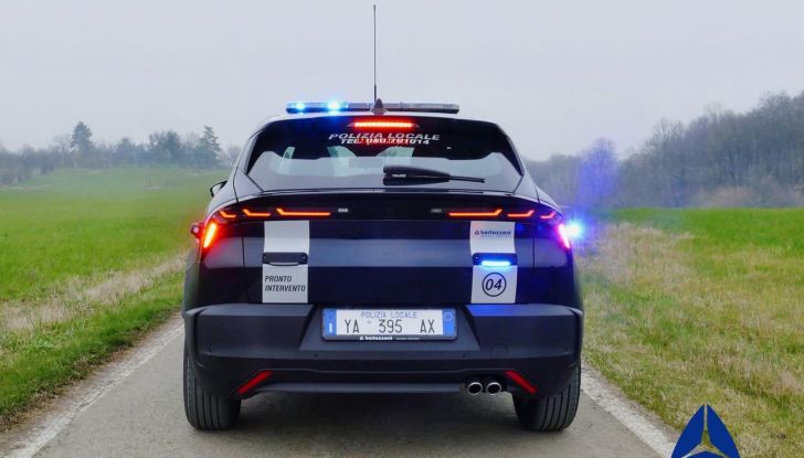 Alfa Romeo Junior in divisa: da city car a veicolo delle forze dell’ordine - Foto 23 di 36