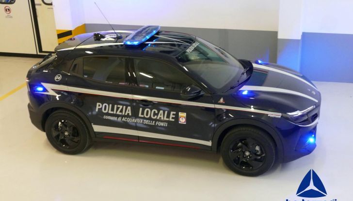 Alfa Romeo Junior in divisa: da city car a veicolo delle forze dell’ordine - Foto 22 di 36
