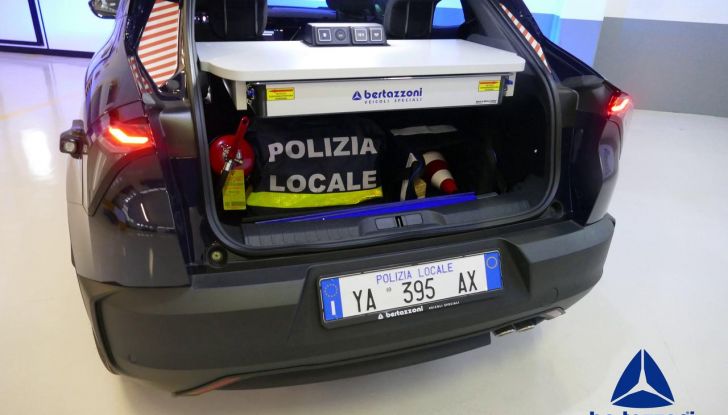 Alfa Romeo Junior in divisa: da city car a veicolo delle forze dell’ordine - Foto 29 di 36