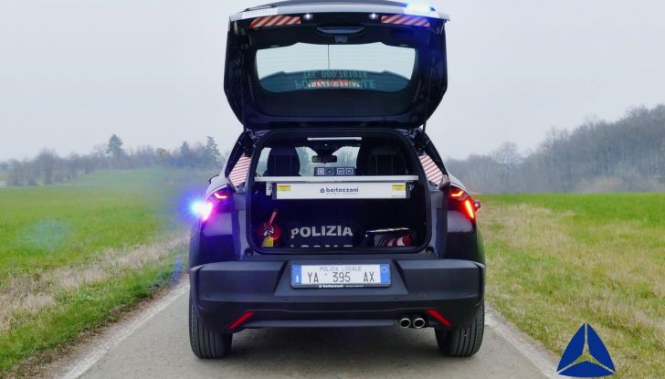 Alfa Romeo Junior in divisa: da city car a veicolo delle forze dell’ordine - Foto 30 di 36