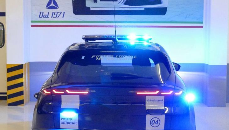Alfa Romeo Junior in divisa: da city car a veicolo delle forze dell’ordine - Foto 21 di 36