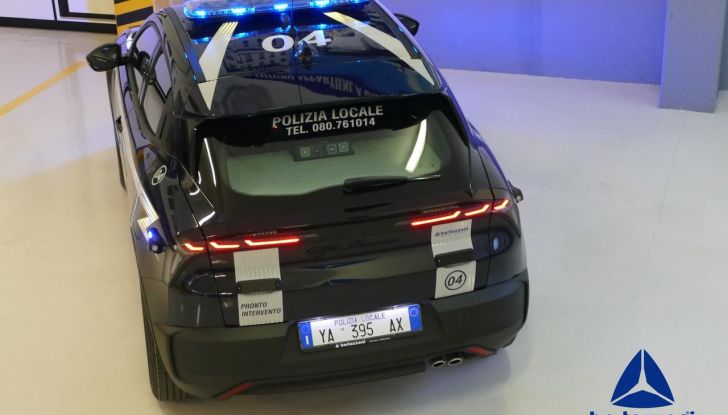 Alfa Romeo Junior in divisa: da city car a veicolo delle forze dell’ordine - Foto 9 di 36