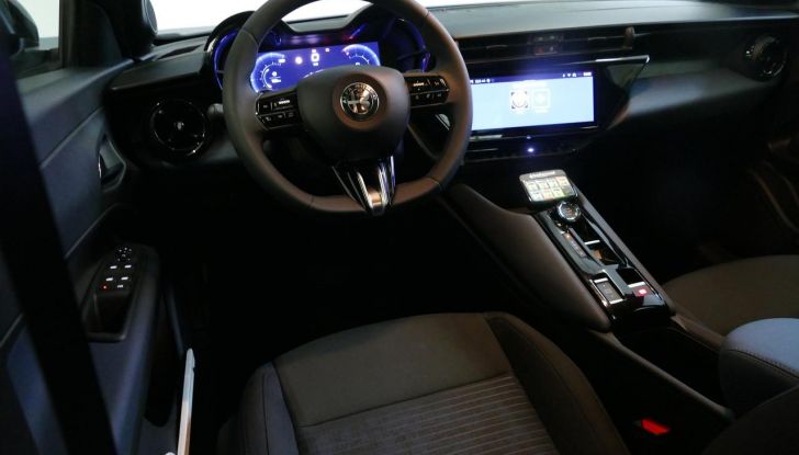 Alfa Romeo Junior in divisa: da city car a veicolo delle forze dell’ordine - Foto 27 di 36