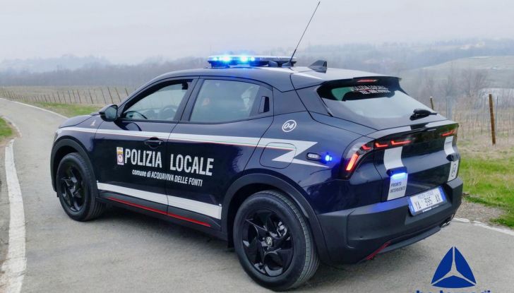 Alfa Romeo Junior in divisa: da city car a veicolo delle forze dell’ordine - Foto 17 di 36