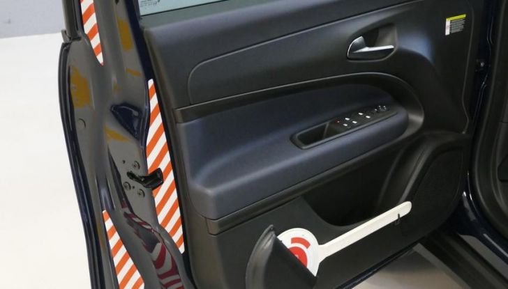 Alfa Romeo Junior in divisa: da city car a veicolo delle forze dell’ordine - Foto 15 di 36