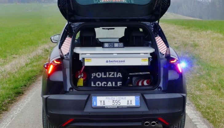 Alfa Romeo Junior in divisa: da city car a veicolo delle forze dell’ordine - Foto 24 di 36
