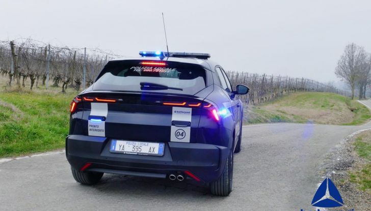 Alfa Romeo Junior in divisa: da city car a veicolo delle forze dell’ordine - Foto 33 di 36