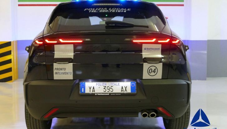 Alfa Romeo Junior in divisa: da city car a veicolo delle forze dell’ordine - Foto 8 di 36