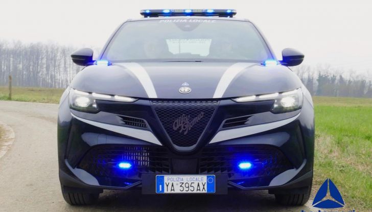 Alfa Romeo Junior in divisa: da city car a veicolo delle forze dell’ordine - Foto 34 di 36