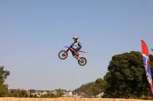 Apollino presenta la serie di moto elettriche fuoristrada RFN Warrior, testate dal campione Mason Ezergailis - Foto 6 di 6