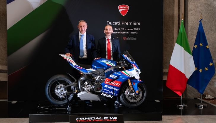 Ducati Panigale V4 Tricolore Italia, una moto che omaggia il trionfo in Azzurro di Ducati al Mugello - Foto 6 di 8