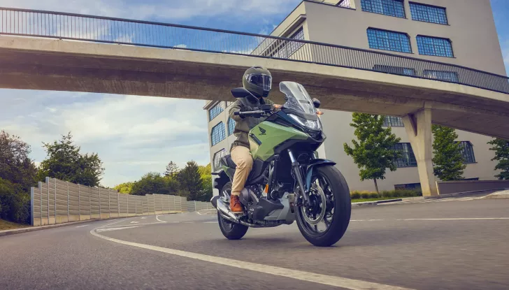Honda NC750X 2025, prezzo ribassato di 700 euro - Foto 1 di 8