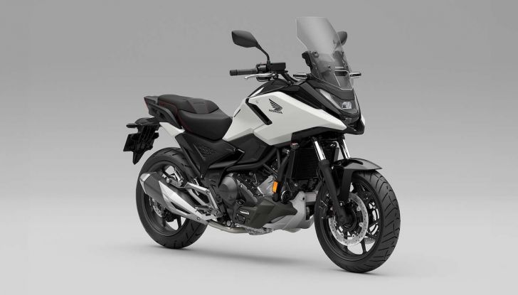 Honda NC750X 2025, prezzo ribassato di 700 euro - Foto 4 di 8