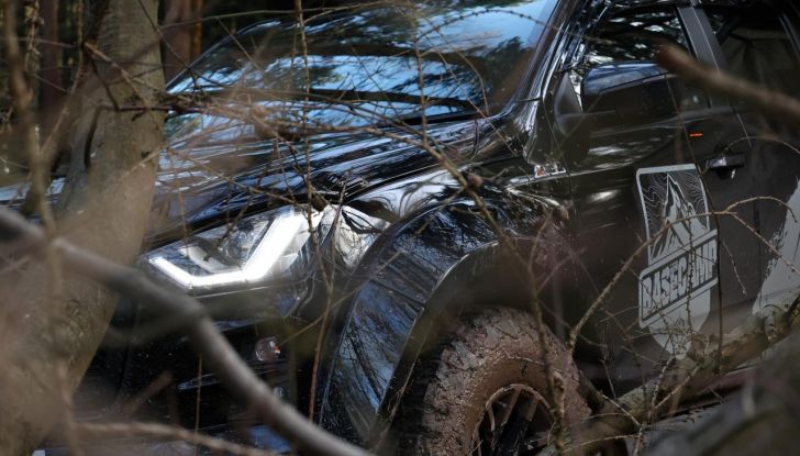 Isuzu D-Max Basecamp: fuoristrada senza limiti con il pick-up che diventa un rifugio - Foto 15 di 26