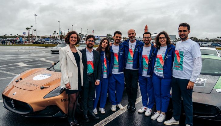 Maserati MC20 infrange il muro dei 318 km/h senza pilota a bordo grazie all’IA - Foto 13 di 17
