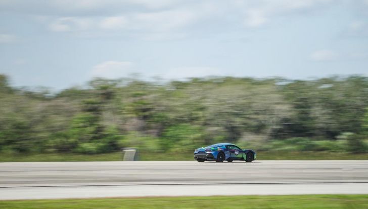 Maserati MC20 infrange il muro dei 318 km/h senza pilota a bordo grazie all’IA - Foto 4 di 17