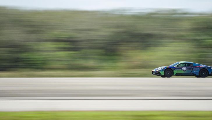 Maserati MC20 infrange il muro dei 318 km/h senza pilota a bordo grazie all’IA - Foto 5 di 17