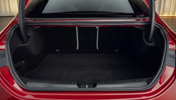 Mercedes CLA 2026: debutta la nuova generazione sia ibrida che elettrica - Foto 25 di 62