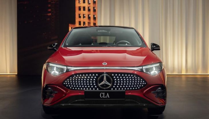 Mercedes CLA 2026: debutta la nuova generazione sia ibrida che elettrica - Foto 8 di 62