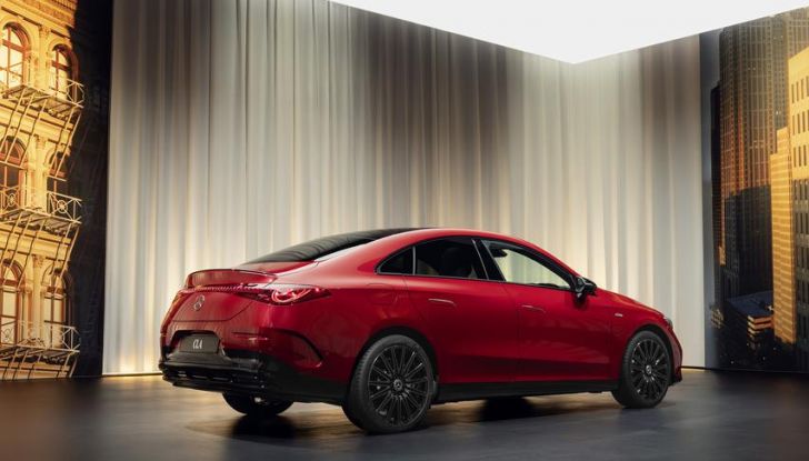 Mercedes CLA 2026: debutta la nuova generazione sia ibrida che elettrica - Foto 13 di 62