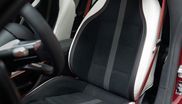 Mercedes CLA 2026: debutta la nuova generazione sia ibrida che elettrica - Foto 28 di 62