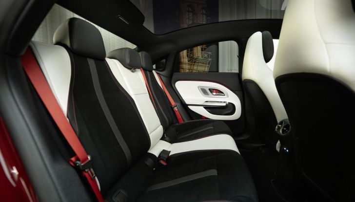 Mercedes CLA 2026: debutta la nuova generazione sia ibrida che elettrica - Foto 27 di 62