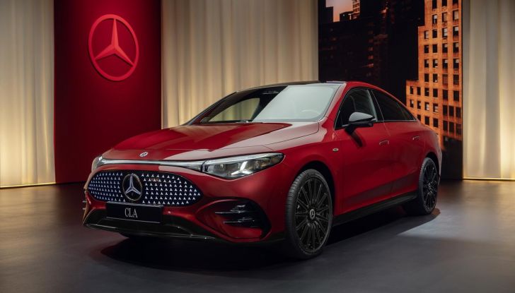 Mercedes CLA 2026: debutta la nuova generazione sia ibrida che elettrica - Foto 3 di 62