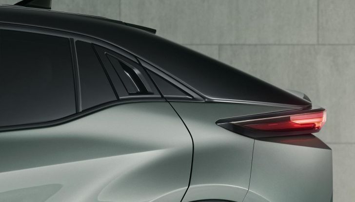 Toyota C-HR+: debutta il nuovo SUV coupé a zero emissioni - Foto 10 di 19