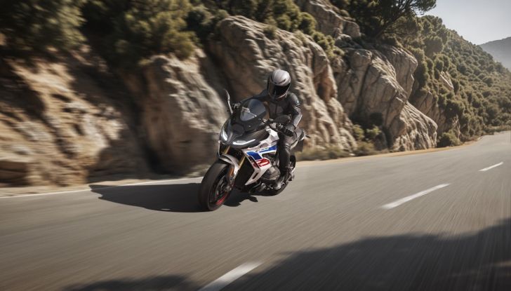 BMW R 1300 RS: la nuova sport tourer, potenza e comfort ai massimi livelli - Foto 4 di 13