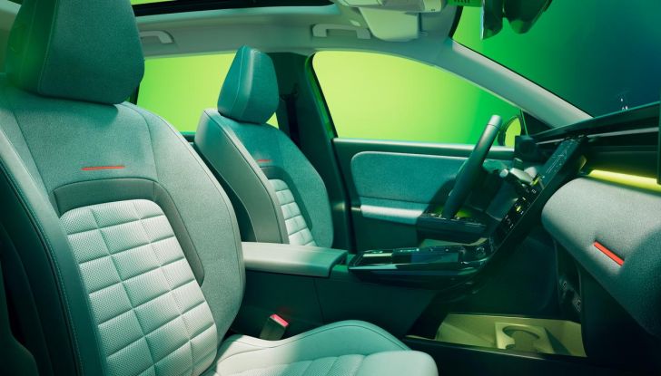 Citroën C5 Aircross 2026: più potenza, spazio e digitalizzazione - Foto 7 di 76