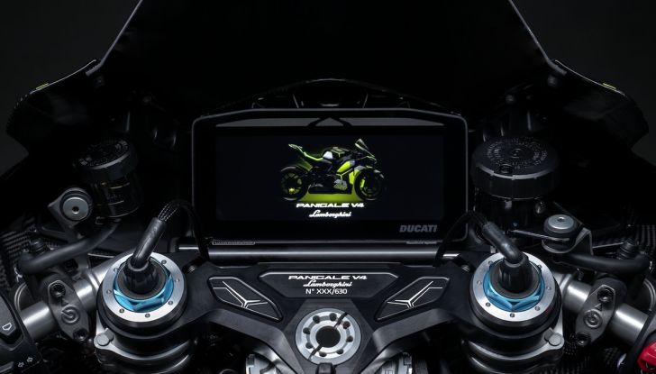 Ducati e Lamborghini ancora insieme: presentata la Panigale V4 Lamborghini - Foto 3 di 8