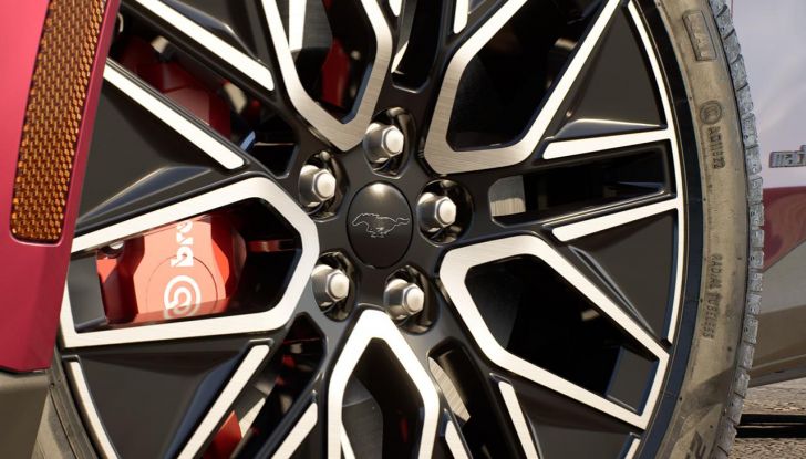 Ford Mustang Mach-E 2025: più efficiente, più pratica - Foto 12 di 15