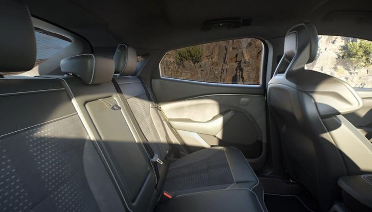 Ford Mustang Mach-E 2025: più efficiente, più pratica - Foto 15 di 15