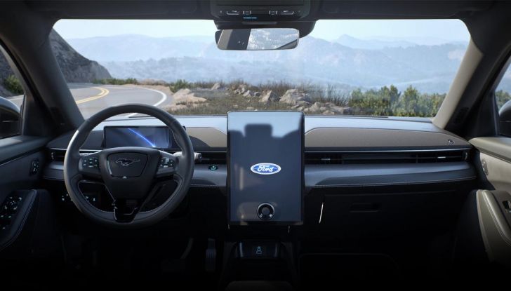 Ford Mustang Mach-E 2025: più efficiente, più pratica - Foto 7 di 15