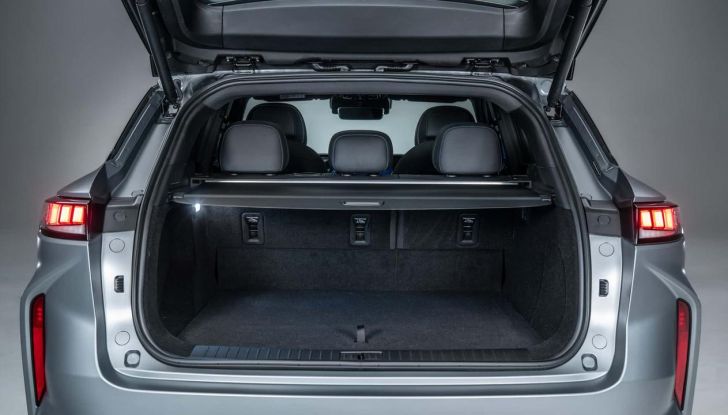 Omoda 9: prezzi di listino del SUV ibrido con consumi da city car - Foto 33 di 34