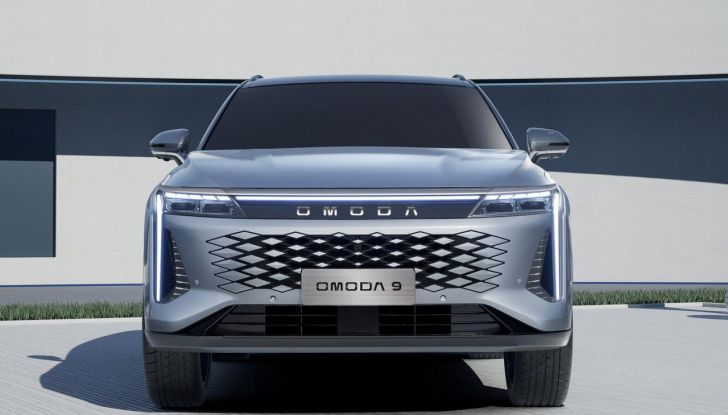 Omoda 9: prezzi di listino del SUV ibrido con consumi da city car - Foto 8 di 34