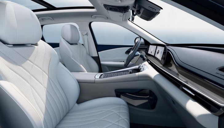 Omoda 9: prezzi di listino del SUV ibrido con consumi da city car - Foto 17 di 34