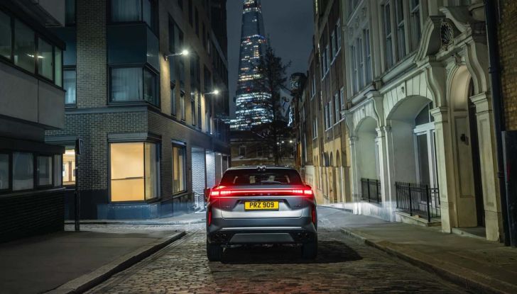 Omoda 9: prezzi di listino del SUV ibrido con consumi da city car - Foto 26 di 34